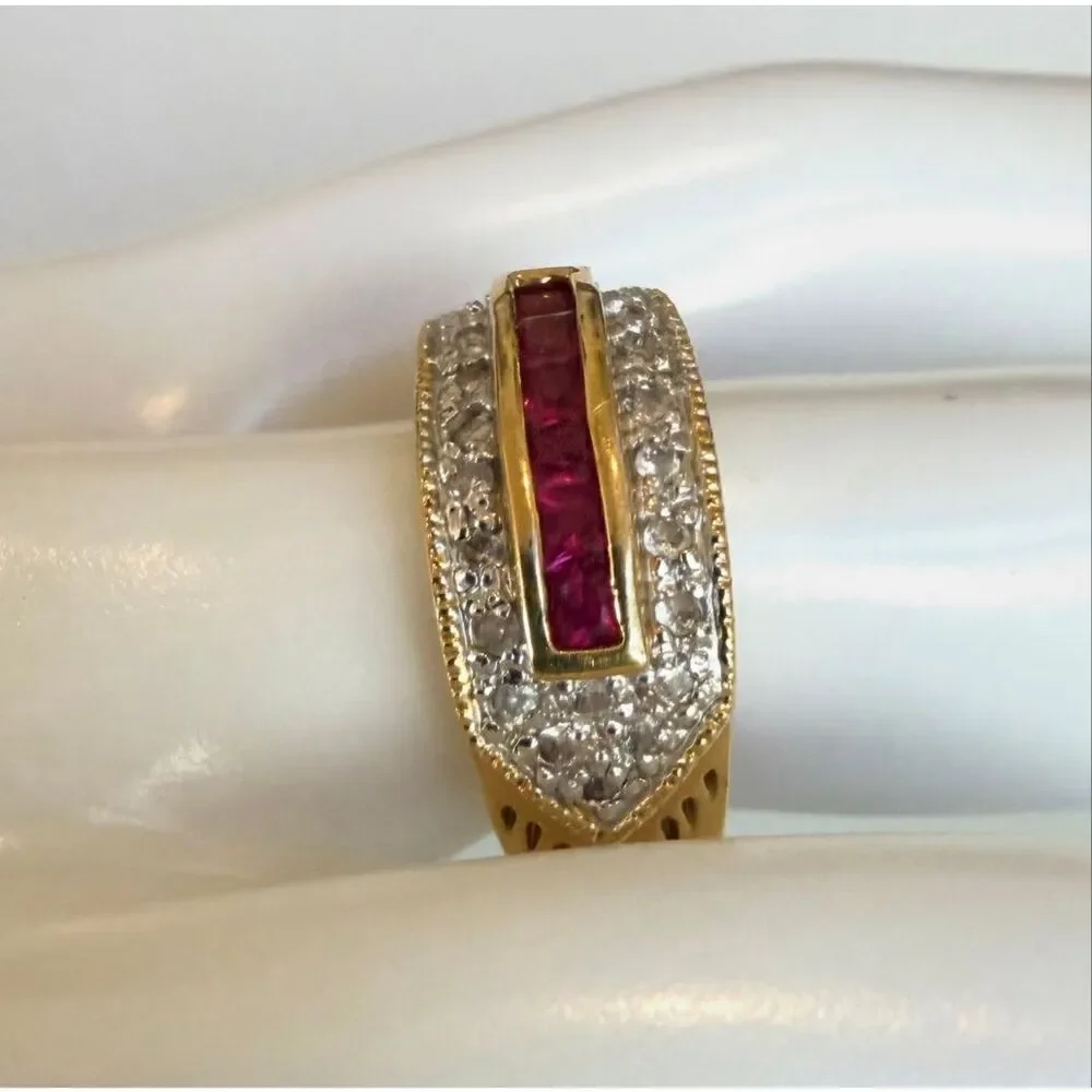 Statement Ring with pink Channel-Set Stones - Picture 3 of 11